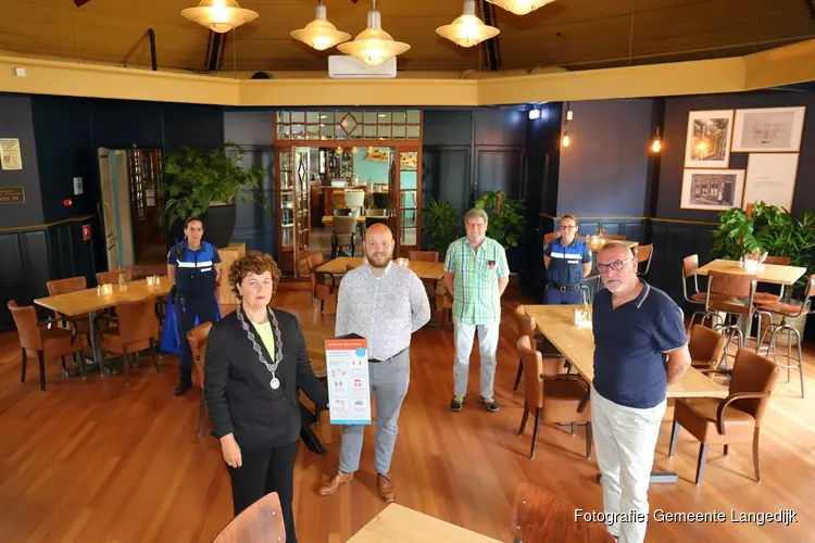 Burgemeester steunt horeca met statement op tafel:  ‘Help de horecaondernemers, geniet, maar houd je aan de regels’