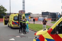 Fietser zwaargewond na aanrijding op rotonde