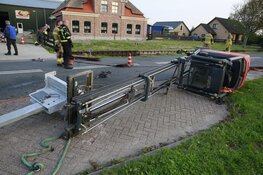 Heftruck valt om bij redding van paard uit sloot in Heerhugowaard