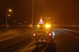 Auto crasht op N242, bestuurder gevlogen