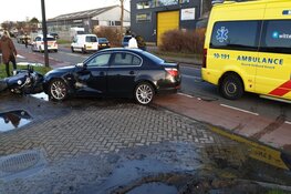 Motorrijder en automobilist botsen op de Nobelstraat in Heerhugowaard