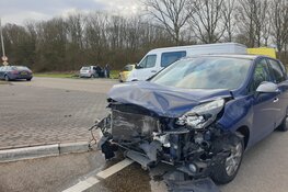 Auto&#39;s botsen op N245 bij Oudkarspel