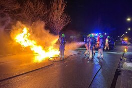 Auto door brand verwoest op Einsteinstraat