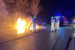 Auto door brand verwoest op Einsteinstraat