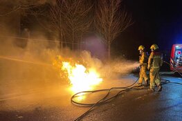 Auto door brand verwoest op Einsteinstraat