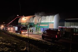 Grote brand in loods aan de Overtoom