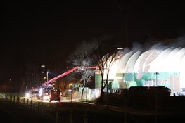 Grote brand in loods aan de Overtoom