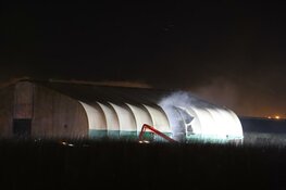 Grote brand in loods aan de Overtoom