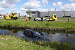 Auto te water bij ongeval Marconistraat