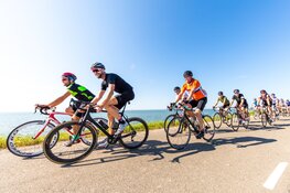 Ronde van de Westfriese Omringdijk start vanaf het Kerkplein in Hoorn