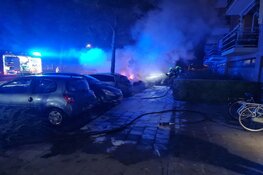 Vermoedelijke brandstichting in Heerhugowaard, vijf auto's beschadigd
