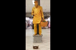 Levende standbeelden veroveren de harten van het winkelend publiek!