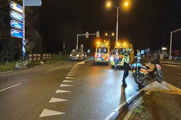 Fietser geschept tijdens oversteken N242, weg richting Alkmaar afgesloten