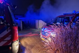Meerdere eenheden ter plaatse bij woningbrand aan Melkpad in Zuid-Scharwoude