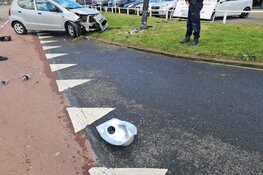 Beginnende bestuurder klapt tegen lantaarnpaal
