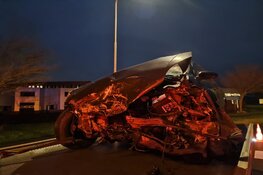 Twee gewonden en veel schade bij ongeval N245
