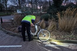 Fietser zwaargewond na aanrijding in Oudkarspel