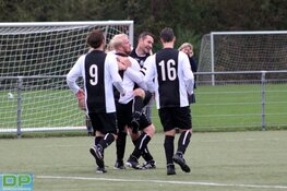Dekker vs. Dekker. Neven bestrijden elkaar in derby vierde klasse