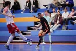 Heerhugowaards scheidsrechtertalent Davey Markerink maakt stappen in de zaal