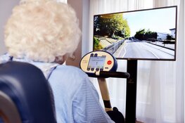 Ouderen fietsen virtuele Tour de France