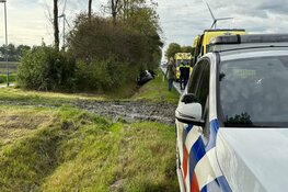 Automobilist belandt in greppel langs Westelijke Randweg in Oudkarspel
