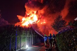 Zeer grote brand aan de Middenweg in Heerhugowaard