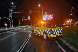 Bestuurder bestelbus op de vlucht na botsing in Oudkarspel