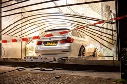 Ravage na ramkraak op kledingwinkel in Alkmaar