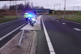Bestuurder valt in slaap op N242, auto total loss