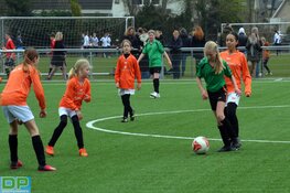 Schoolvoetbal Dijk en Waard in volle gang