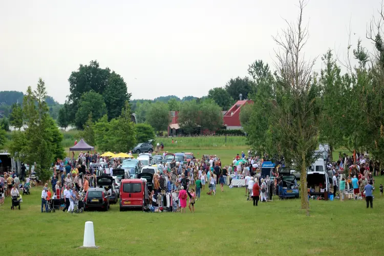 Komende zondag 6 augustus kofferbakmarkt op Strand van Luna