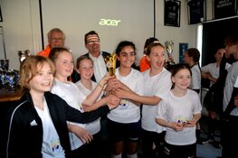 De Vlindertuin grote winnaar op finaledag Schoolvoetbal Dijk en Waard