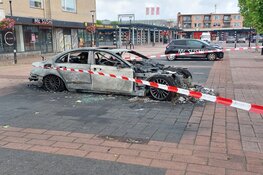 Auto compleet verwoest bij brand Raadhuisstraat Heerhugowaard