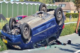 Auto op de kop in Obdam