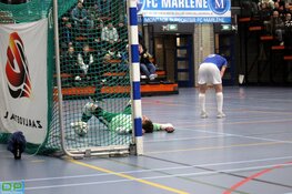 FC Marlène en Os Lusitanos maken reclame voor zaalvoetbal in enerverende remise