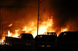 Uitslaande brand verwoest garagebedrijf in Heerhugowaard