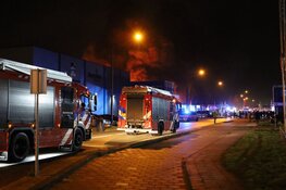 Uitslaande brand verwoest garagebedrijf in Heerhugowaard