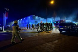 Uitslaande brand verwoest garagebedrijf in Heerhugowaard