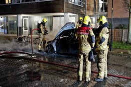 Twee voertuigen in brand aan Tjaarlingermeer in Heerhugowaard