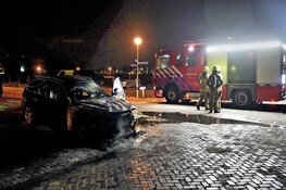 Auto door brand verwoest aan Het Blazoen in Heerhugowaard