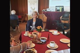 Jubileumbundel Schrijvenswaard gepresenteerd