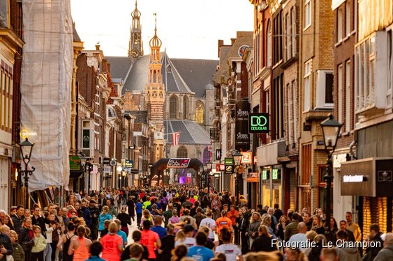 Alkmaar City Run by night viert sprankelende jubileumeditie in stijl
