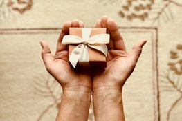 Relatiegeschenken bedrukken: hoe pak je dat aan?