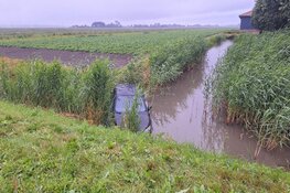 Nieuwe auto eindigt in sloot Ursem