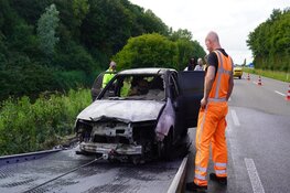Auto door vlammen gegrepen op Schagerweg