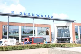 Deel winkelcentrum Middenwaard ontruimd. Scheuren in vloer Dekamarkt en parkeergarage