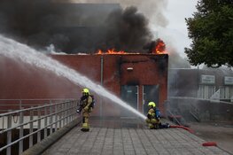 Grote brand bij winkel op Europaboulevard