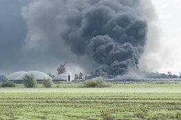 Zeer grote brand in Hensbroek, rook in wijde omtrek te zien