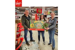 Vomar Voordeelmarkt verdubbelt voor het derde jaar op rij het sponsorbedrag van diverse clubs in regio Langedijk