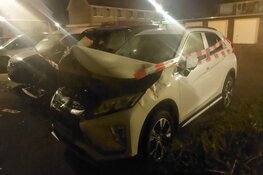 Opnieuw autobrand in Heerhugowaard, twee voertuigen aan Hyperionlaan compleet verwoest